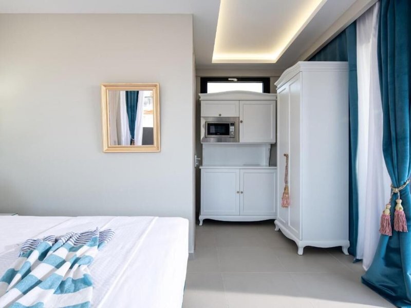 The Light Blue Hotel 15