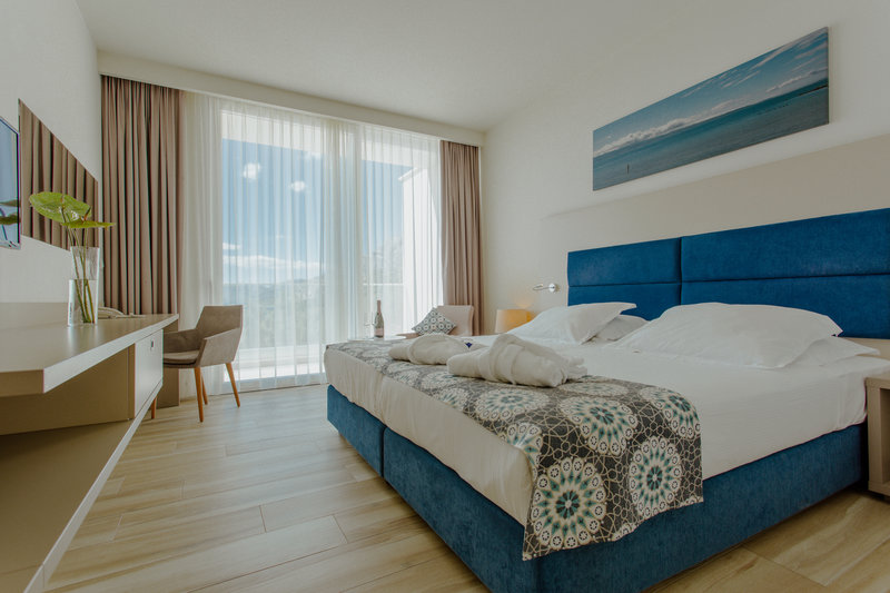 Romana Beach Apartments 17