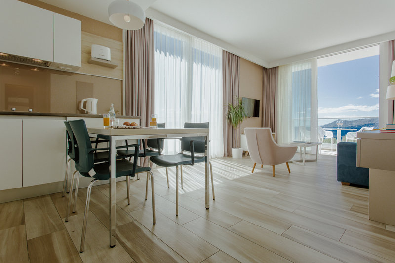 Romana Beach Apartments 18