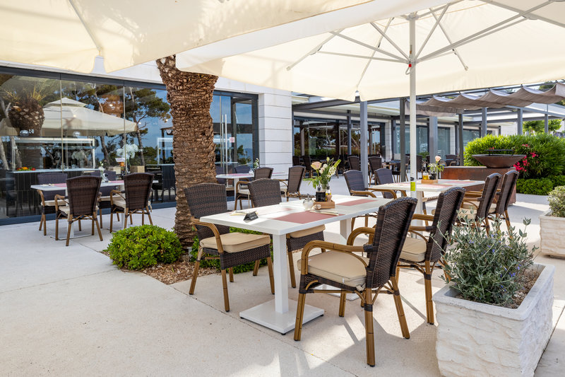 Romana Beach Apartments 9