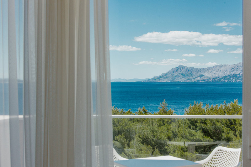 Romana Beach Apartments 16