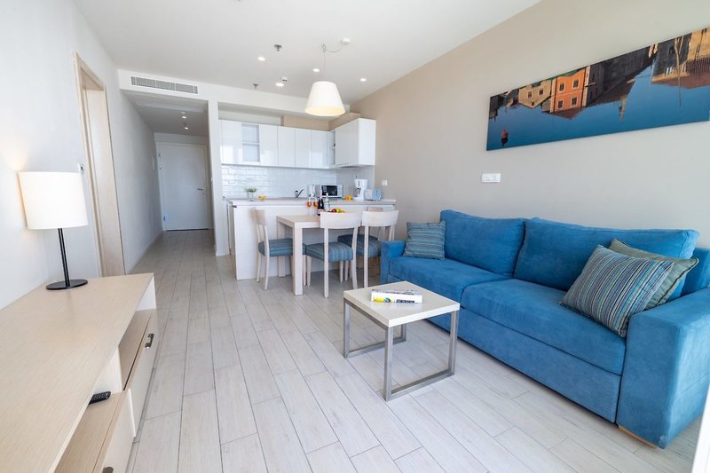 Romana Beach Apartments 26