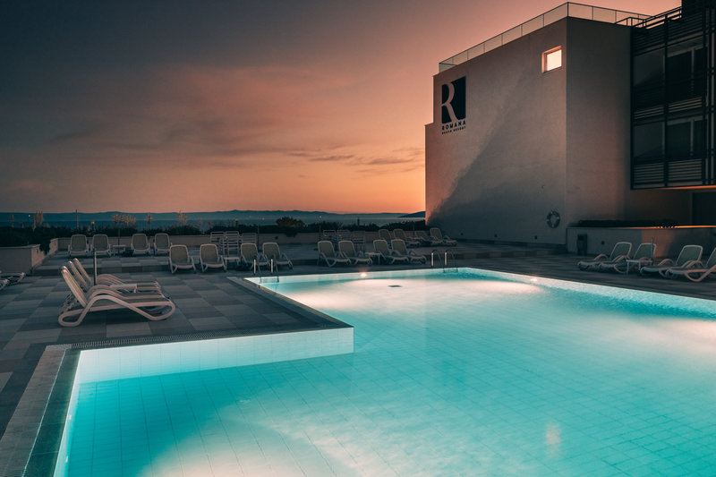 Romana Beach Apartments 9