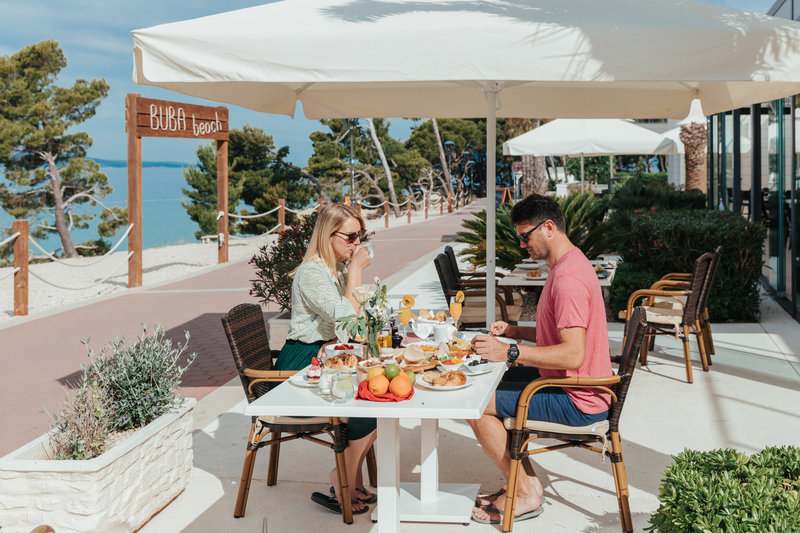 Romana Beach Apartments 17