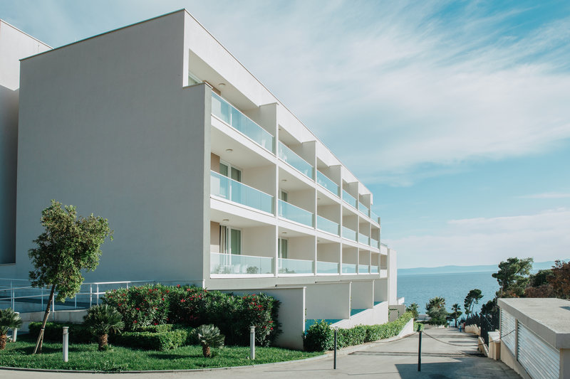 Romana Beach Apartments 24