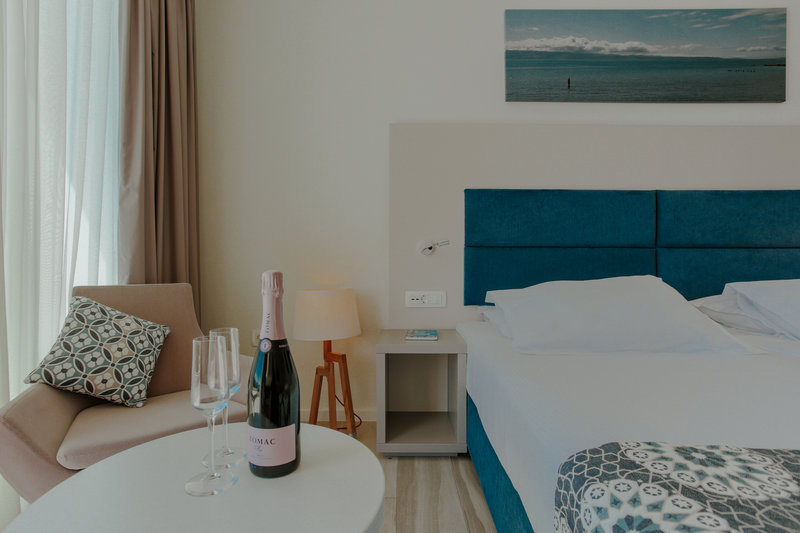 Romana Beach Apartments 30