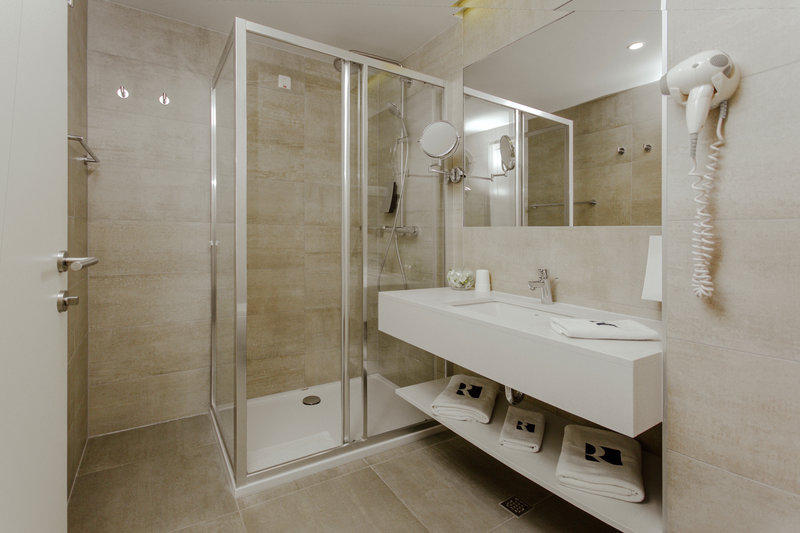 Romana Beach Apartments 31