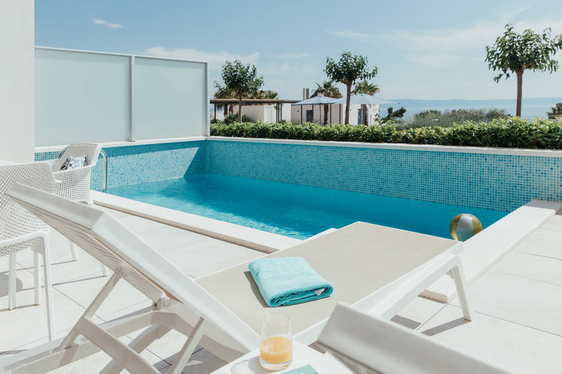 Romana Beach Apartments 32