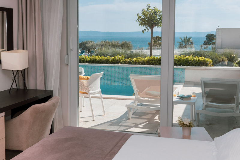 Romana Beach Apartments 33