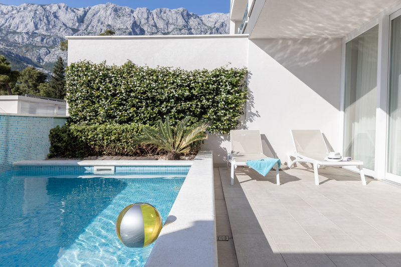 Romana Beach Apartments 34