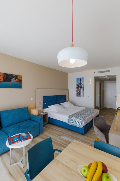 Romana Beach Apartments 39