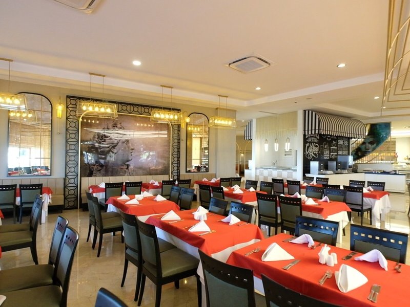 SunConnect Sea World Resort & Spa 38