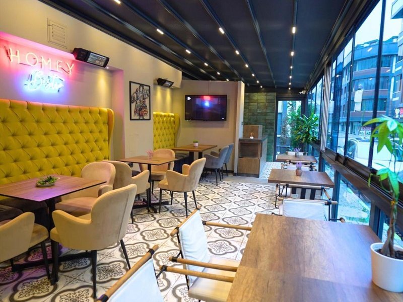 Homey AirPort Hotel 10