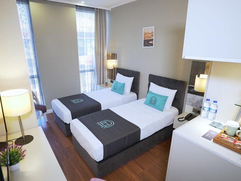 Homey AirPort Hotel 15