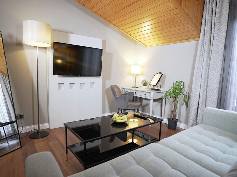 Homey AirPort Hotel 16