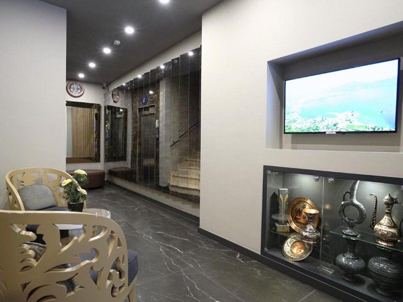 Homey AirPort Hotel 20