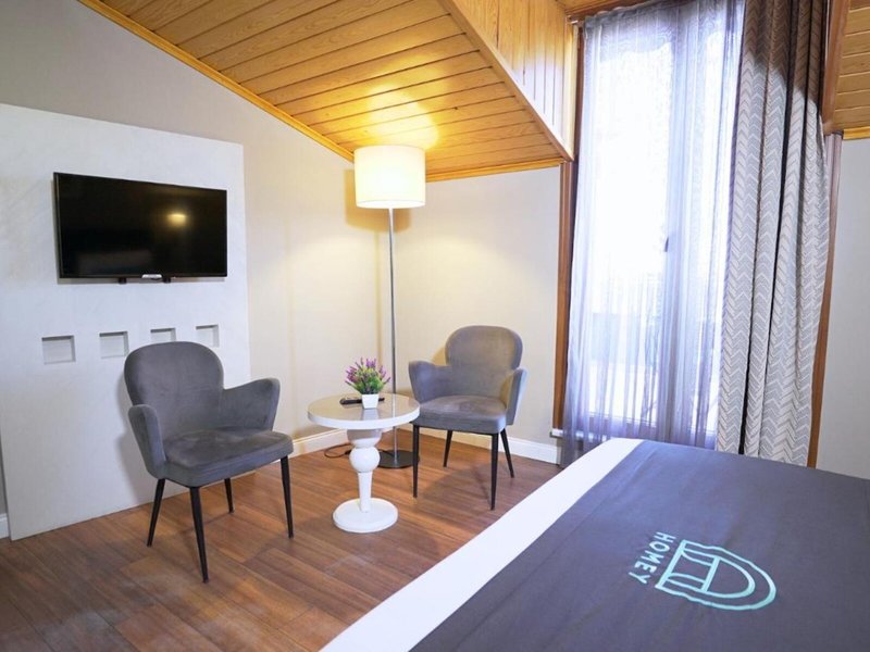 Homey AirPort Hotel 22