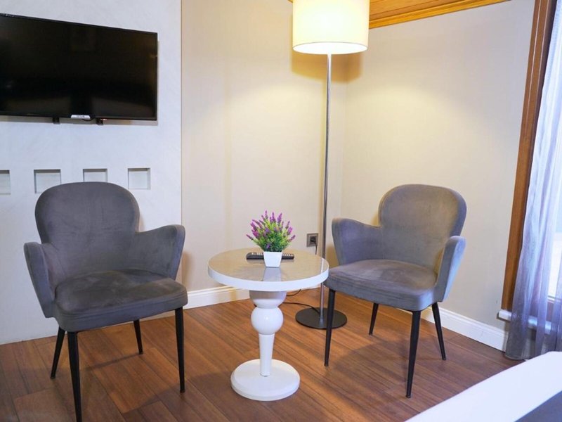 Homey AirPort Hotel 23