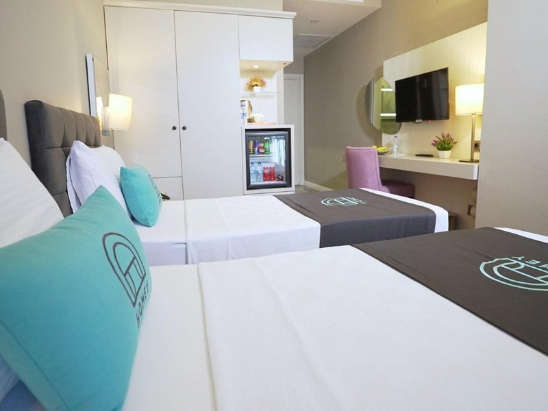 Homey AirPort Hotel 26