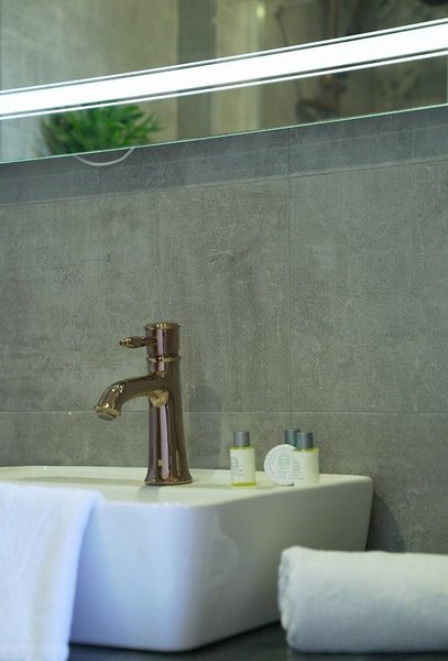 Homey AirPort Hotel 28