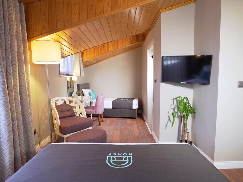 Homey AirPort Hotel 34