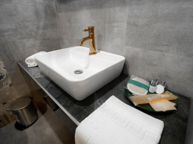 Homey AirPort Hotel 36