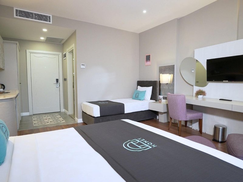 Homey AirPort Hotel 38