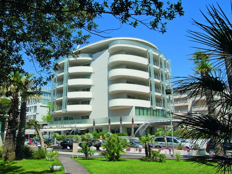 Premier & Suites 3