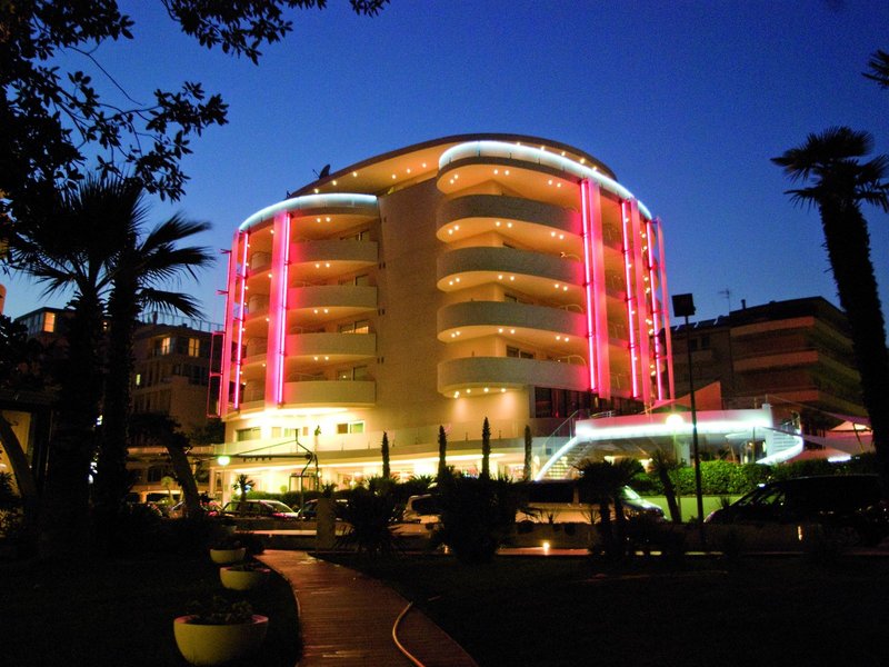 Premier & Suites 6