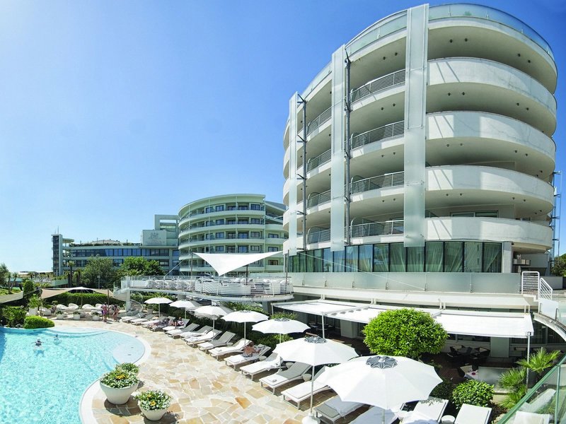 Premier & Suites 8