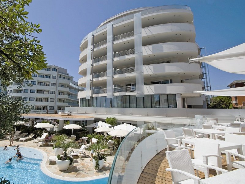 Premier & Suites 10