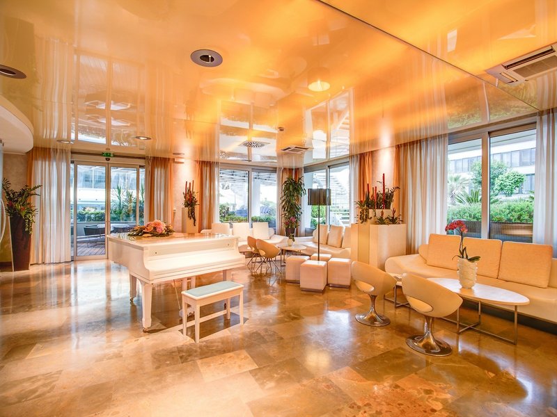 Premier & Suites 12