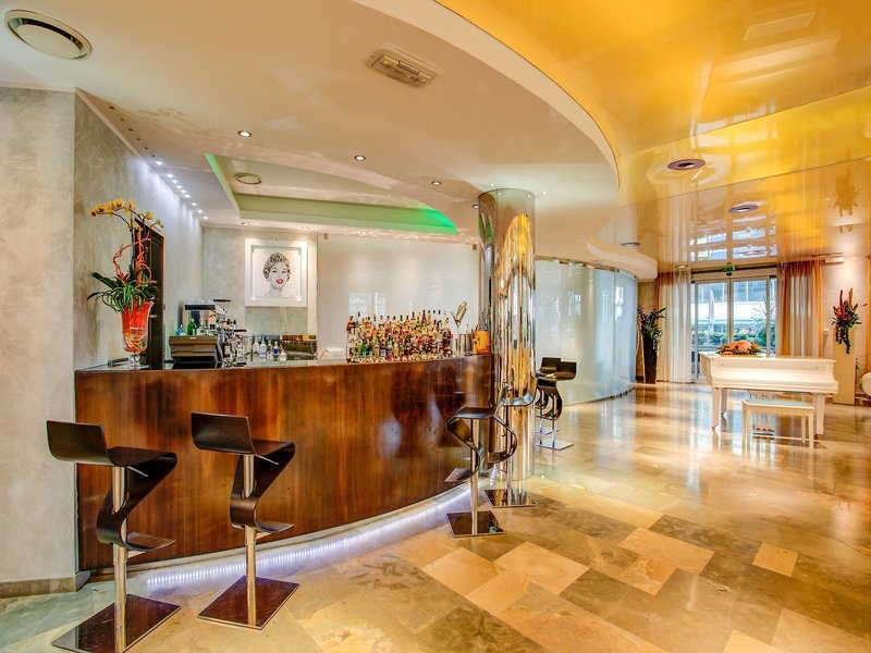 Premier & Suites 15