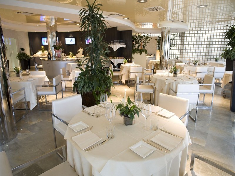 Premier & Suites 16