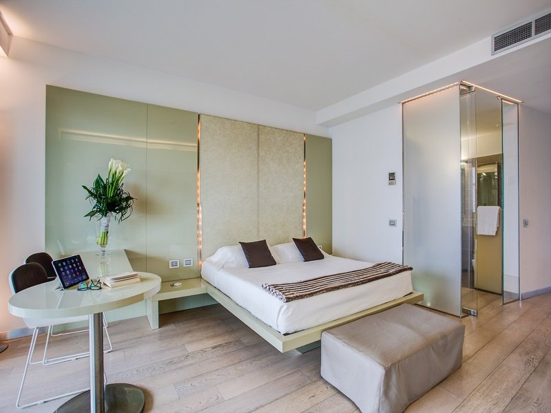 Premier & Suites 19