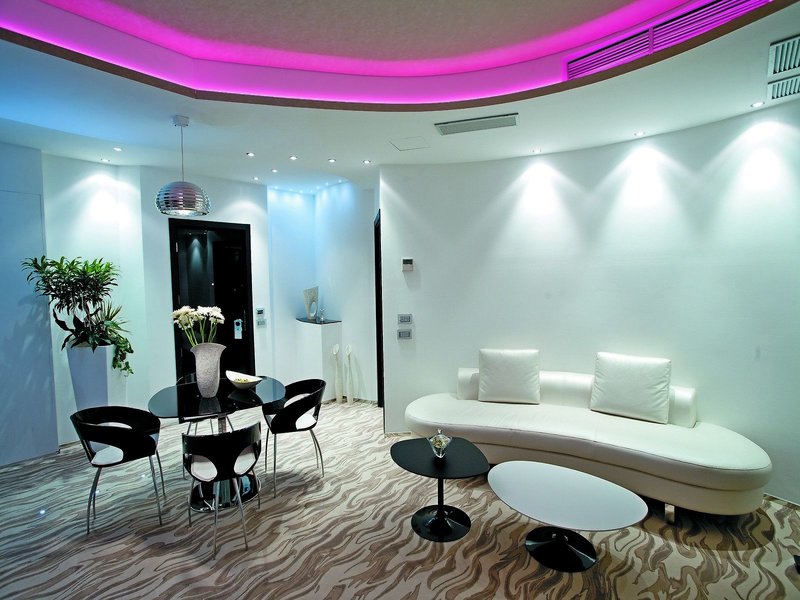 Premier & Suites 22