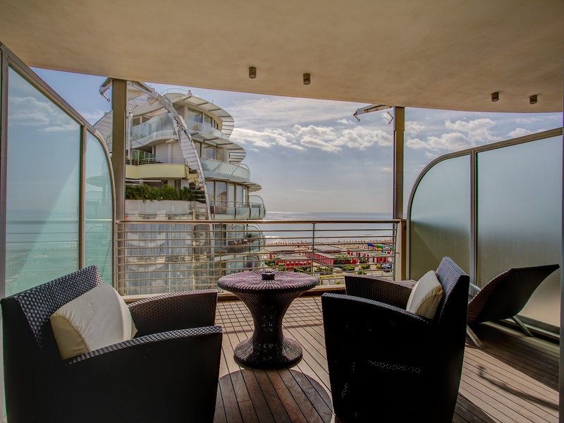 Premier & Suites 28