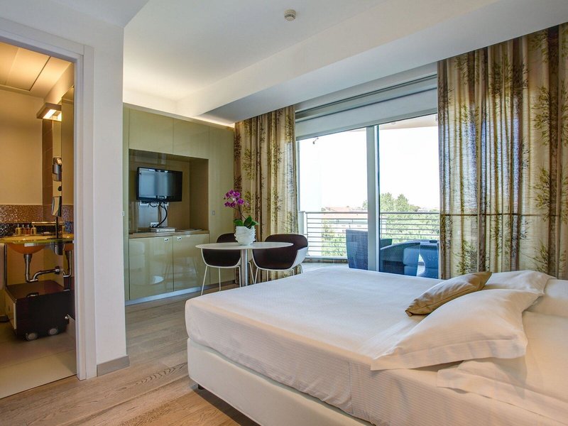 Premier & Suites 29