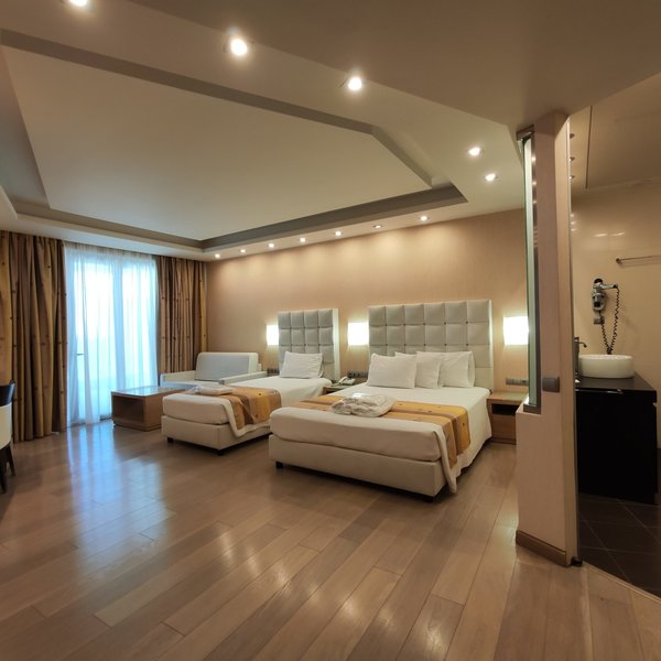 Konstantinos Palace 4