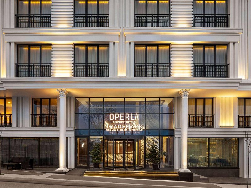 Operla Airport Hotels, Trademark Collection by Wyndham 1