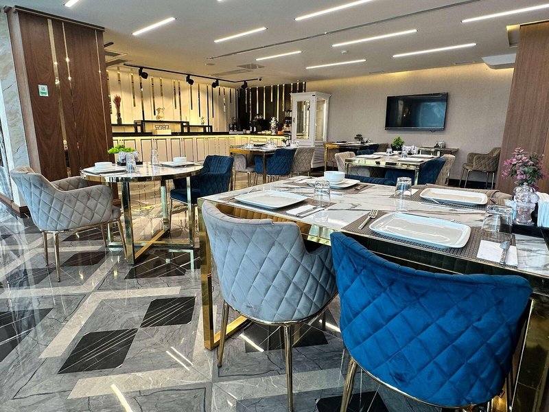 Operla Airport Hotels, Trademark Collection by Wyndham 12