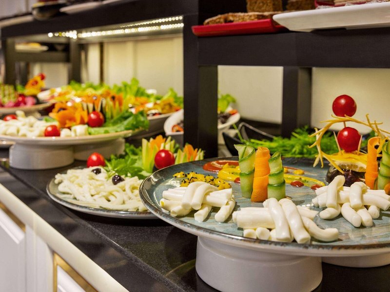 Operla Airport Hotels, Trademark Collection by Wyndham 18