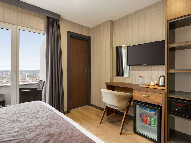 Operla Airport Hotels, Trademark Collection by Wyndham 25