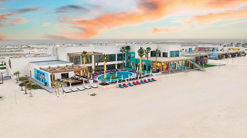 Fuwairit Kite Beach Tapestry Collection by Hilton 1