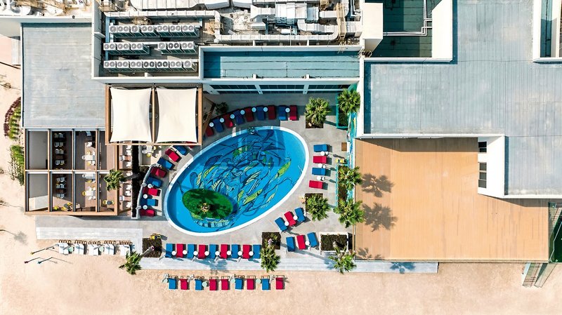 Fuwairit Kite Beach Tapestry Collection by Hilton 5