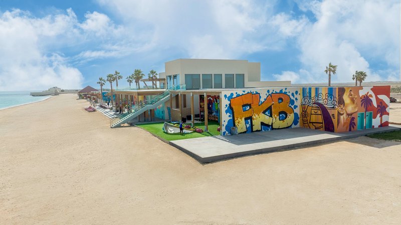 Fuwairit Kite Beach Tapestry Collection by Hilton 8