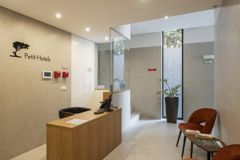 Monumental Plaza by Petit Hotels 8