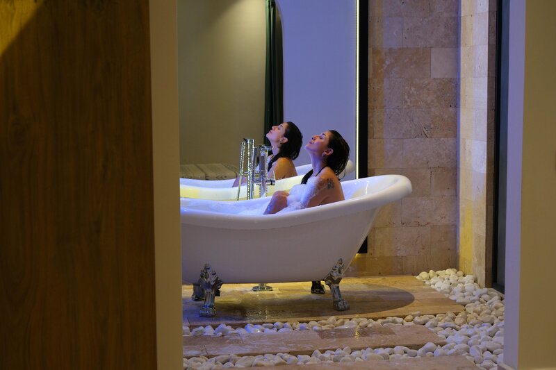 Lures Hotel 222