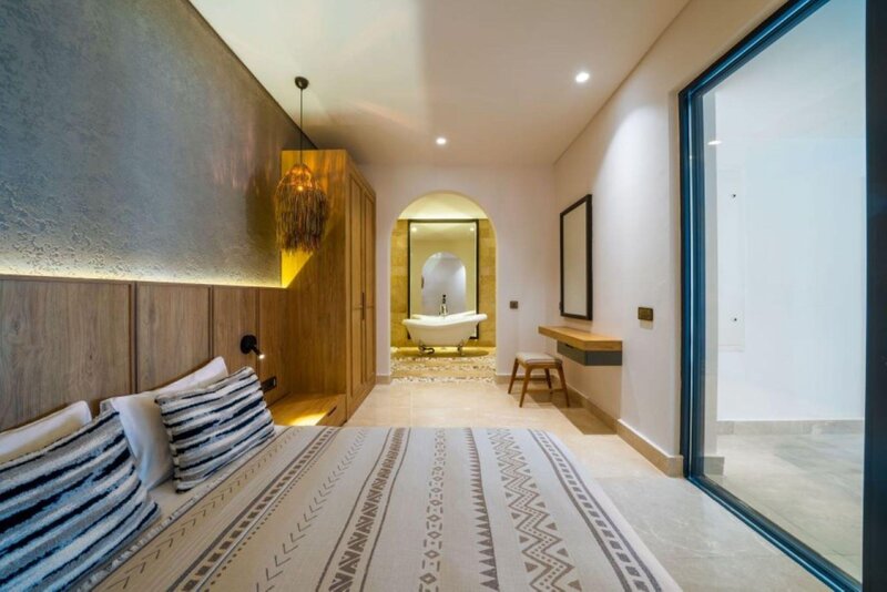 Lures Hotel 326