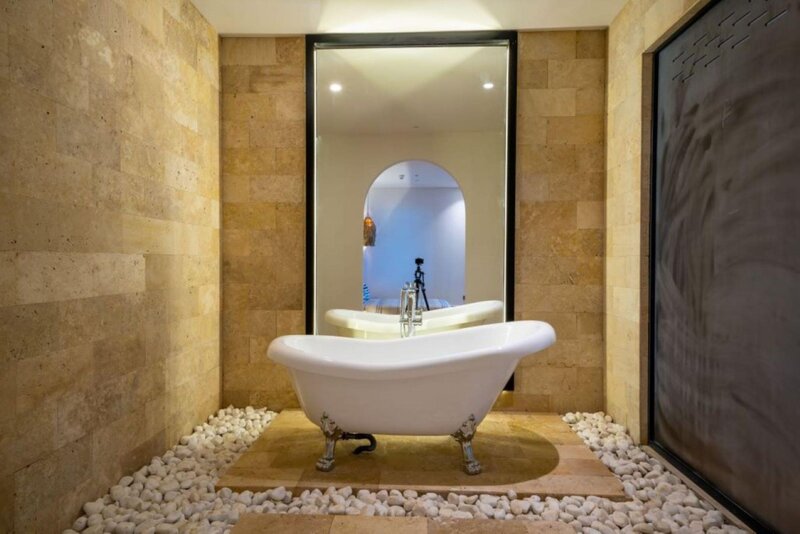 Lures Hotel 20